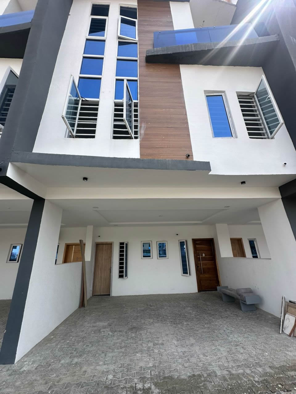 CASTLE &amp; ASHBY 4 Bedroom Terrace Duplex (all rooms en-suite ) with a maid"s room