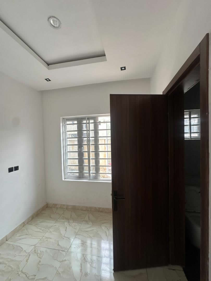 CASTLE &amp; ASHBY 4 Bedroom Terrace Duplex (all rooms en-suite ) with a maid"s room