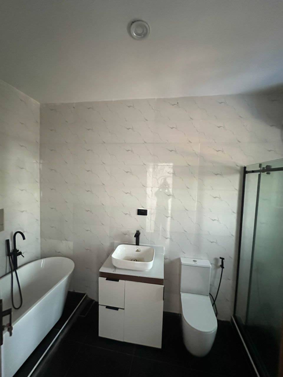 CASTLE &amp; ASHBY 4 Bedroom Terrace Duplex (all rooms en-suite ) with a maid"s room